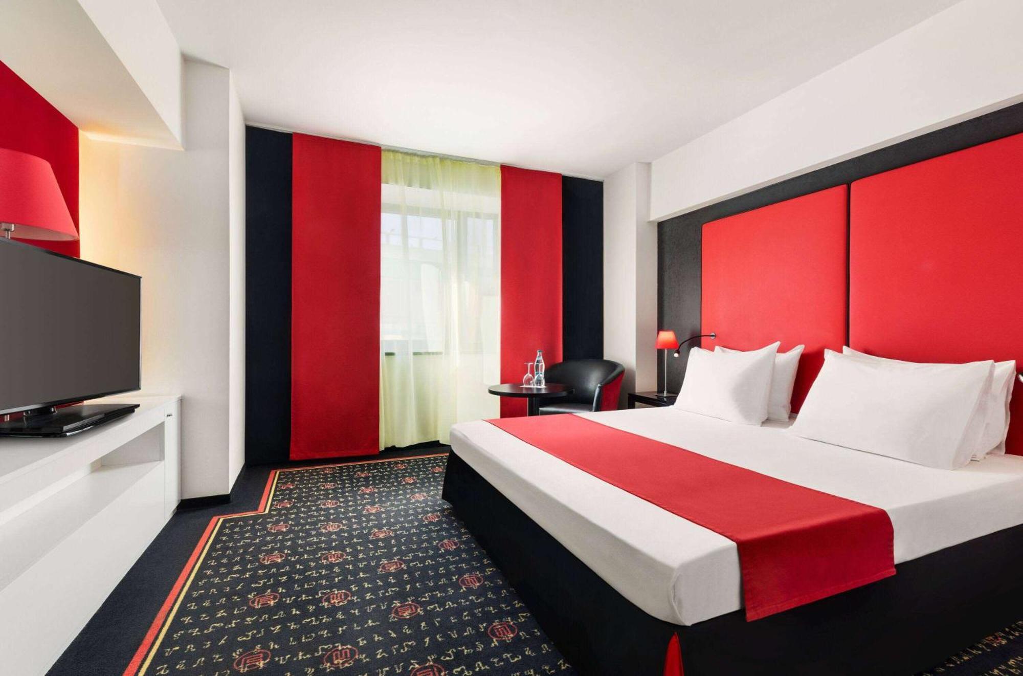 Vienna House Easy By Wyndham Bucharest Airport Hotell Otopeni Eksteriør bilde