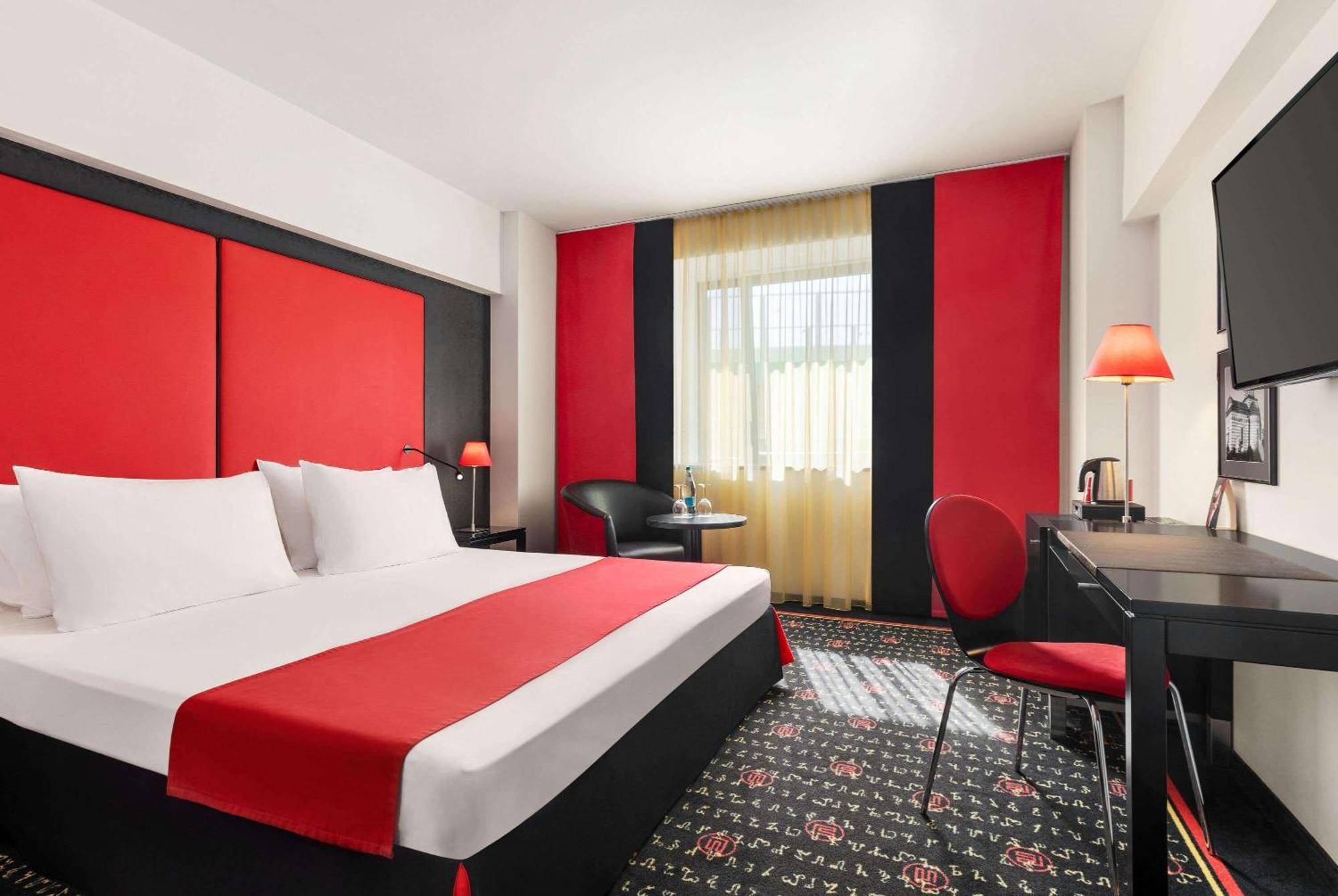 Vienna House Easy By Wyndham Bucharest Airport Hotell Otopeni Eksteriør bilde